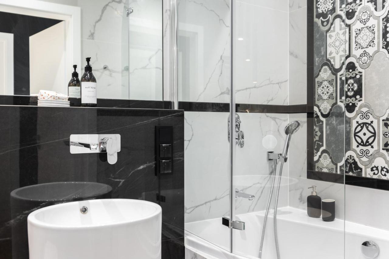 Riverside Premium Class - By Upstairs *